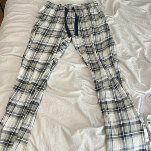 Pyjamasbyxor  - Pyjamasbyxor ifrån Kappahl! Storlek S💗 skriv privat för fler bilder! Nypris ca 400 säljer för 150