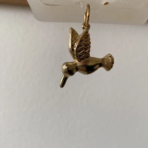 Berlock, fågel - Söt och fin berlock, som tyvärr aldrig kommit till användning