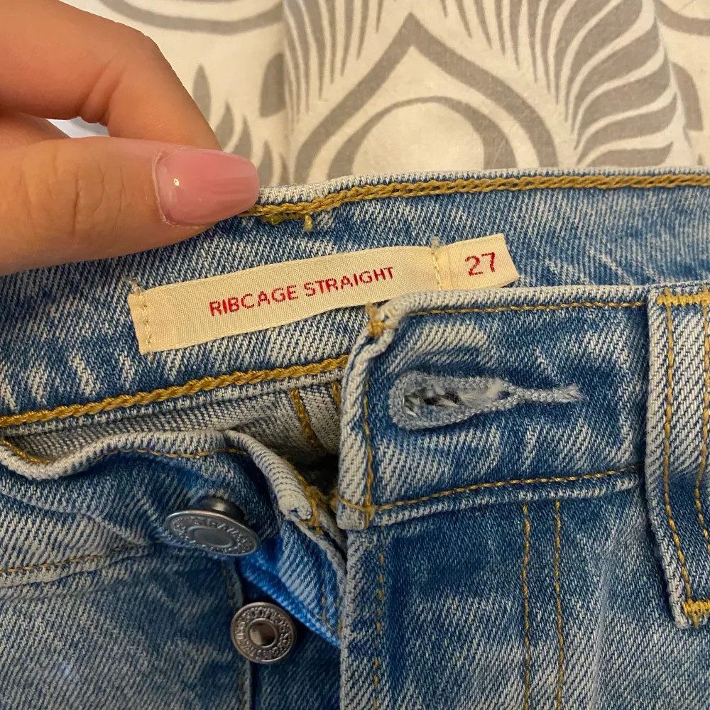 levis ribcage jeans. 🦋 raka i modellen. aldrig använda då de tyvärr är för korta på mig. . Jeans & Byxor.