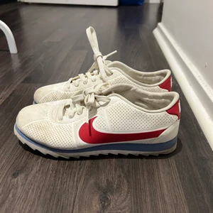 Nike skor  - Nike skor storlek 37.5