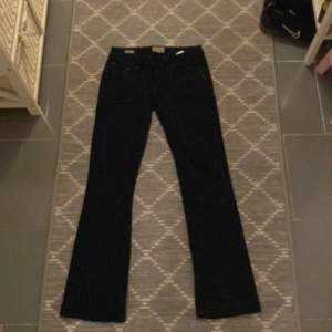 Säljer mina helt nya lågmidjade ltb valerie jeans, mörkblå, storlek 27/30. Aldrig använda 
