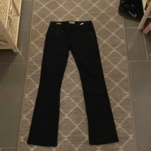 LTB jeans - Säljer mina helt nya lågmidjade ltb valerie jeans, mörkblå, storlek 27/30. Aldrig använda 