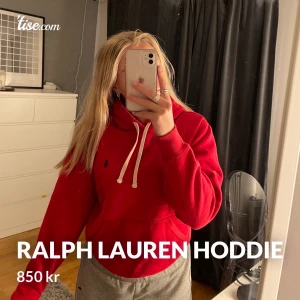 Ralph lauren hoddie  - As snygg ralph lauren hoddie som tyvärr blivit för liten,pris kan diskuteras vid snabb affär☺️💕