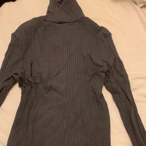 Polo tröja - En polotröja som jag inte använder så säljer den, inget fel på den 💞