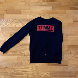 Tommy Hilfiger sweatshirt - Använd och tvättad. Köparen står för frakt. Priser kan diskuteras.