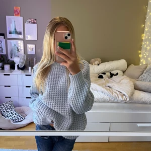 Stickad Tröja!💗 - Säljer denna stickade tröja från lager 157. Typ aldrig använda och i bra skick. Tröjan är jätte mysig och skön men säljer den för att göra plats för nya saker.💗