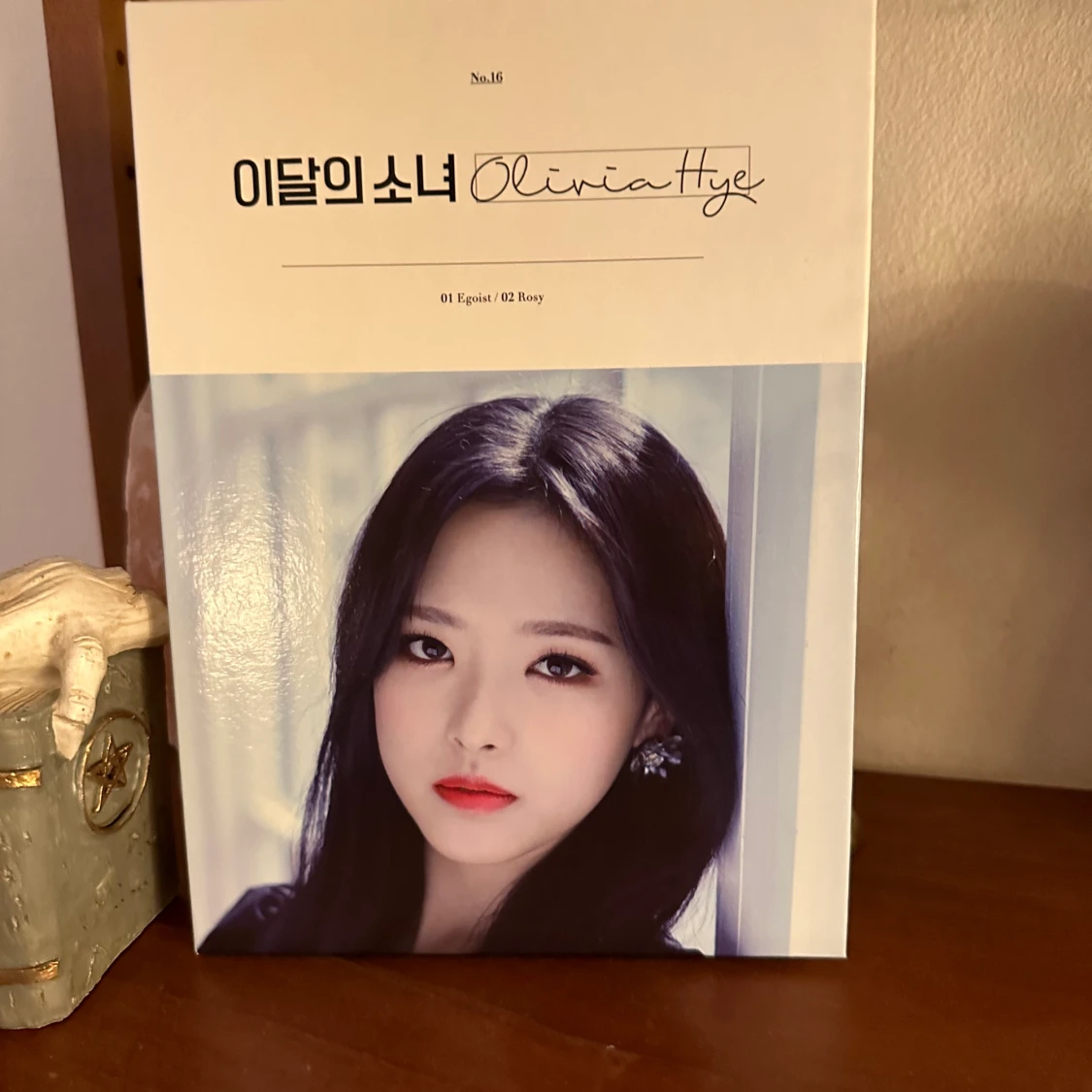 LOONA album olivia hye