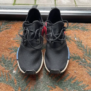 Adidas NMD - Adidas nmd i okej cond (plastbiten på snörena är av)