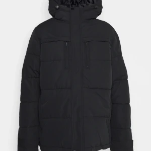 Pier one vinterjacka i  storlek xs - Mysig och stor vinterjacka i nyskick! Nypris 829kr.