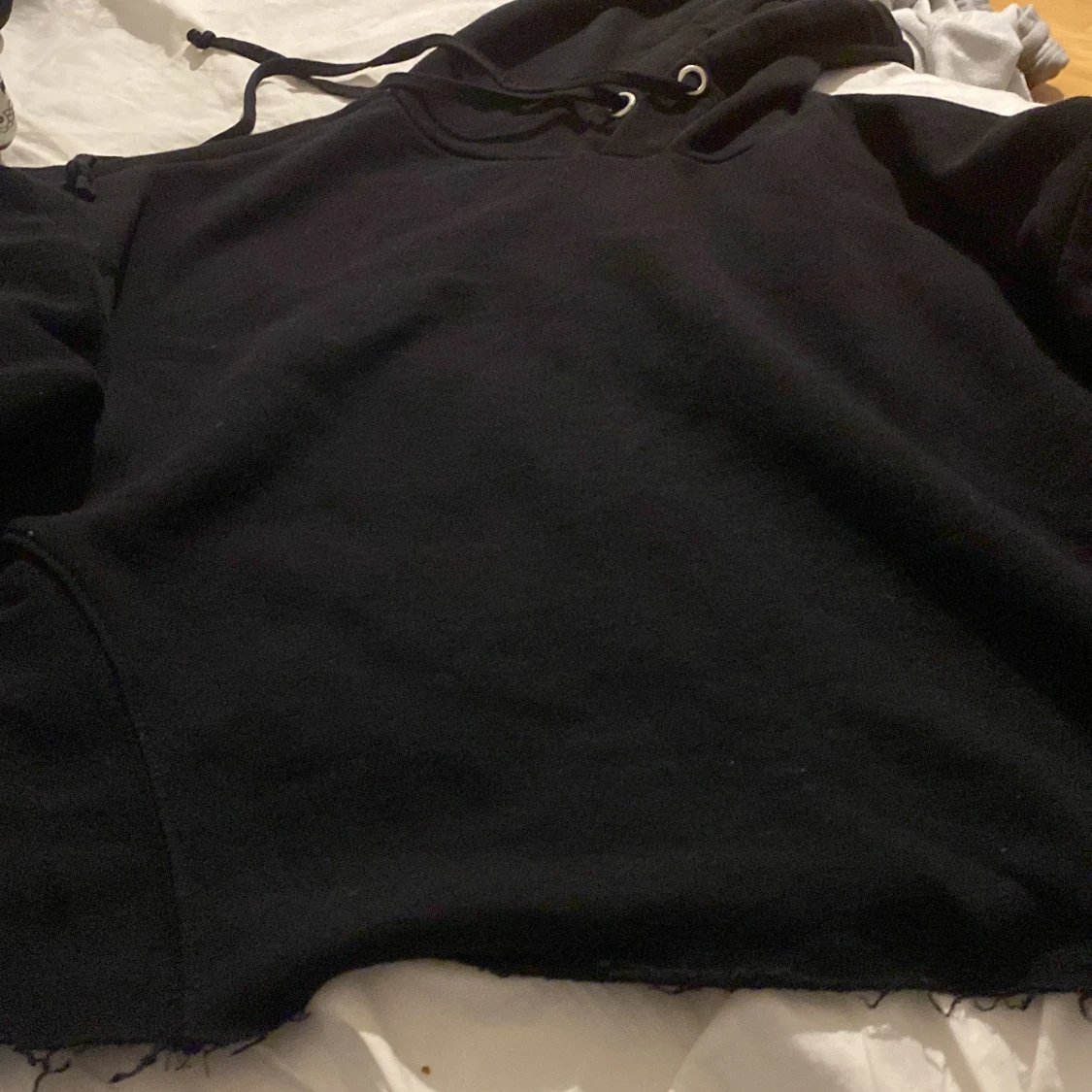 Svart hoddie kort - 90