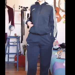 Adidas - Jätte skön och varm adidas dress. 