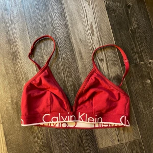 Calvin Klein  - Säljer denna fina topp pågrund av att den aldrig används säljer den för 80kr plus frakt. Den är i storlek M❤️ 