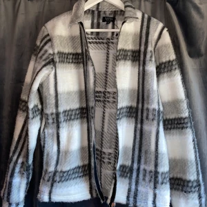 BoohooMan overshirt xs-s - Helt ny overshirt i storlek xs men passar även som S perfekt till Hösten 