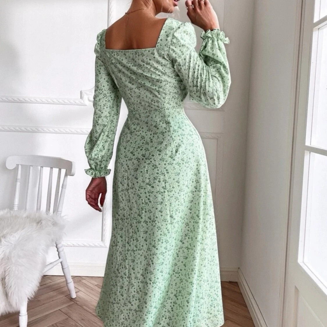 Grön blommig klänning  - 91