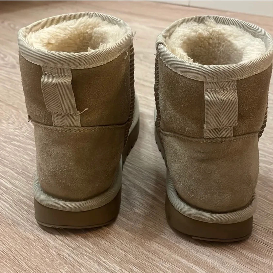 beiga uggs - 90