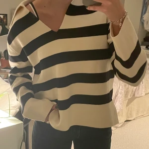 Superfin Tröja! - assnygg helt oanvänd tröja från Arket! 