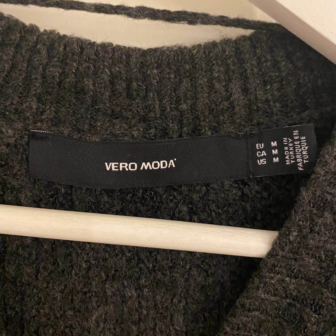 Grå stickad väst - 90