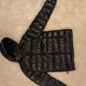 Jacka, Peak performance  - Storlek: small, 170cm  Skick: 7/10, väll använd men i bra skick, inga missfärgningar  