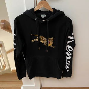 Kenzo hoodie - Skick 8,5/10. Storlek XS/S