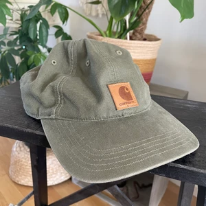 Carhartt Odessa Keps - Säljer en keps från Carhartt i nyskick. Endast använd ett fåtal gånger, så i stort sett ny.  Skickas mot frakt eller hämtas i Nyköping.  /Mattias