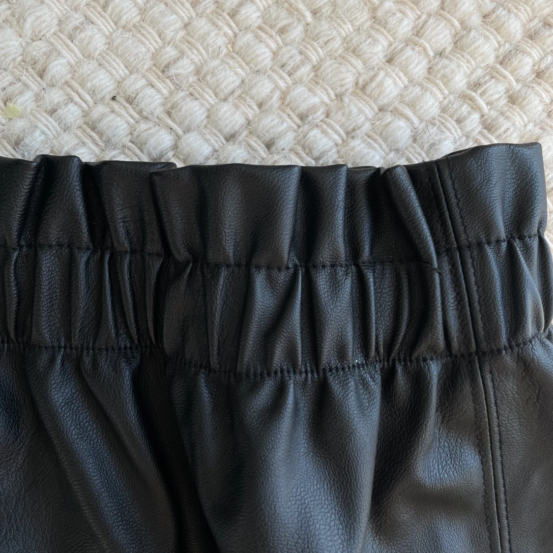 Läderkjol Ginatricot - 90