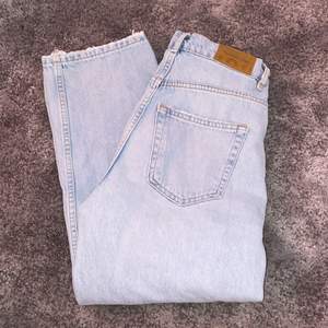 Detta är jeans från GinaTricot i modellen 90s high waist jeans, säljer dessa då jag inte använder dom och har endast provat dom, skriv om du är intresserad kan även gå ner i pris vid snabb affär