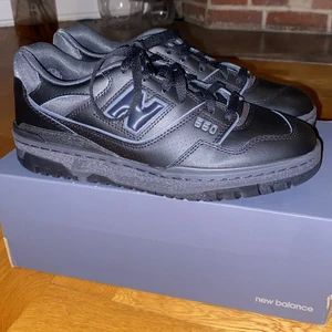 New balance 550 svarta  - Helt nya new balance 550, de var för stora för mig 