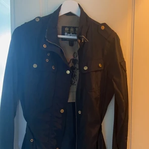 Barbour jacka - I fint skick, knappt använd!