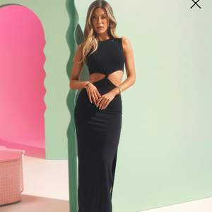 Bianca X Nelly klänning i XS, storlek slut på hemsidan. Högst bud gäller. Endast testad beställde i fler storlekar, så prislapp kvar.