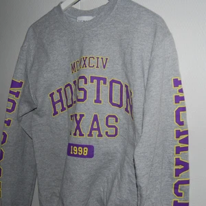 Logo sweatshirt  - Fått någon gång och aldrig använt! Storlek xs