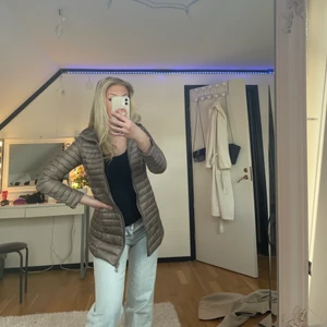 Tunn jacka  - Till våren och hösten, lagom lång och skön