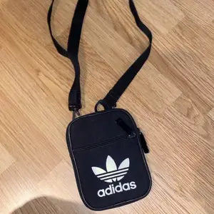 Adidas väska 