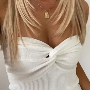 Intresse - DETTA ÄR ENDAST INTRESSEKOLL, vet inte om jag vill sälja!!! vit stickade topp. Knappt använd, storlek S men passar XS också. Har bud på 610kr