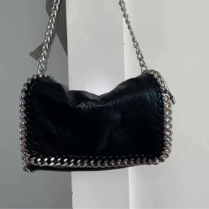 Tiamo väska  - Lägger upp en tredje gång pga oseriös säljare!! Fint skick , ❗️❗️inga skam bud och frakten ingår inte ❗️❗️❗️