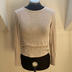 Bikbok tröja  - Säljer denna söta finstickade tröja från bikbok! Passar allt mellan storlek S-M, GRATIS FRAKT 💕