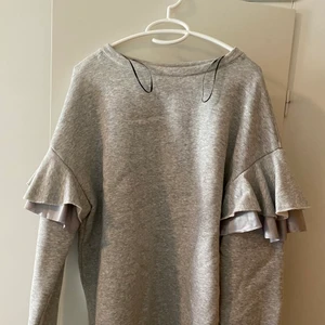 Oversized tröja från H&M  - En jätte fin oversized tröja från H&M som tyvärr inte kommit till användning. 