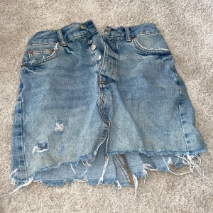 Jeans kjol - 100kr frakt ingår i de priset