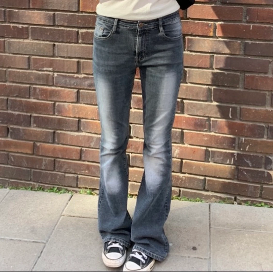 mörkgråa jeans - 90