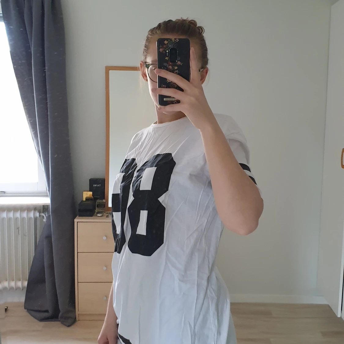 Vit t-shirt med siffertryck - 91