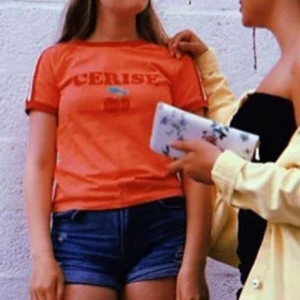 Söt T-shirt från Bershka - Bekväm och söt! Använder aldrig!