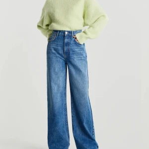 jeans - Gina tricot jeans, köote fel storlek och hlömde lämna tillbaka i tid. Lappen kvar, säljs för 300 + eventuell frakt 