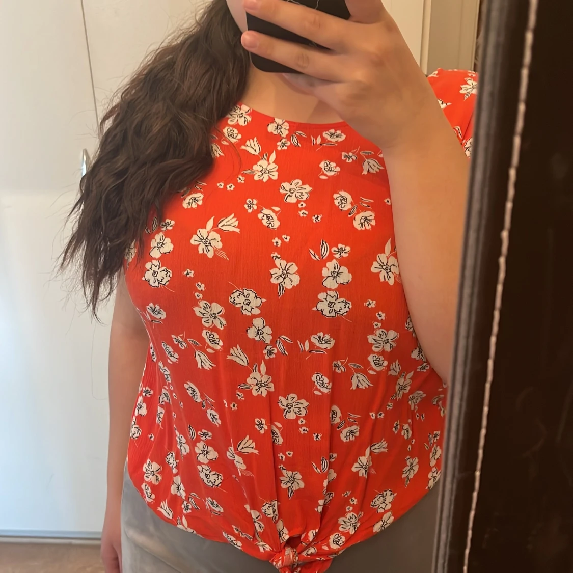 Röd blommig shirt  - 91