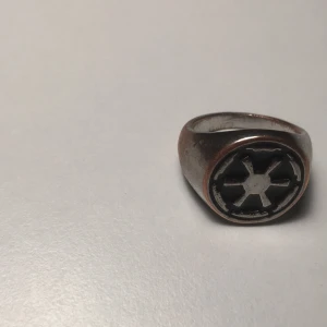 Ring - Säljer den här bronsfärgade ringen för 10 kr 💖