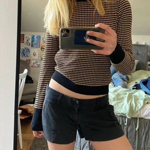 lågmidjade kostymshorts - Skitsnygga lågmidjade kostymshorts, perfekt nu till sommaren!! 150kr + 45kr frakt❣️