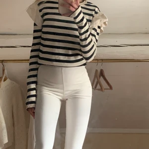 Randig tröja  - superfin randig tröja! Använd sparsamt och köpt secondhand. 100 kr + frakt 💕