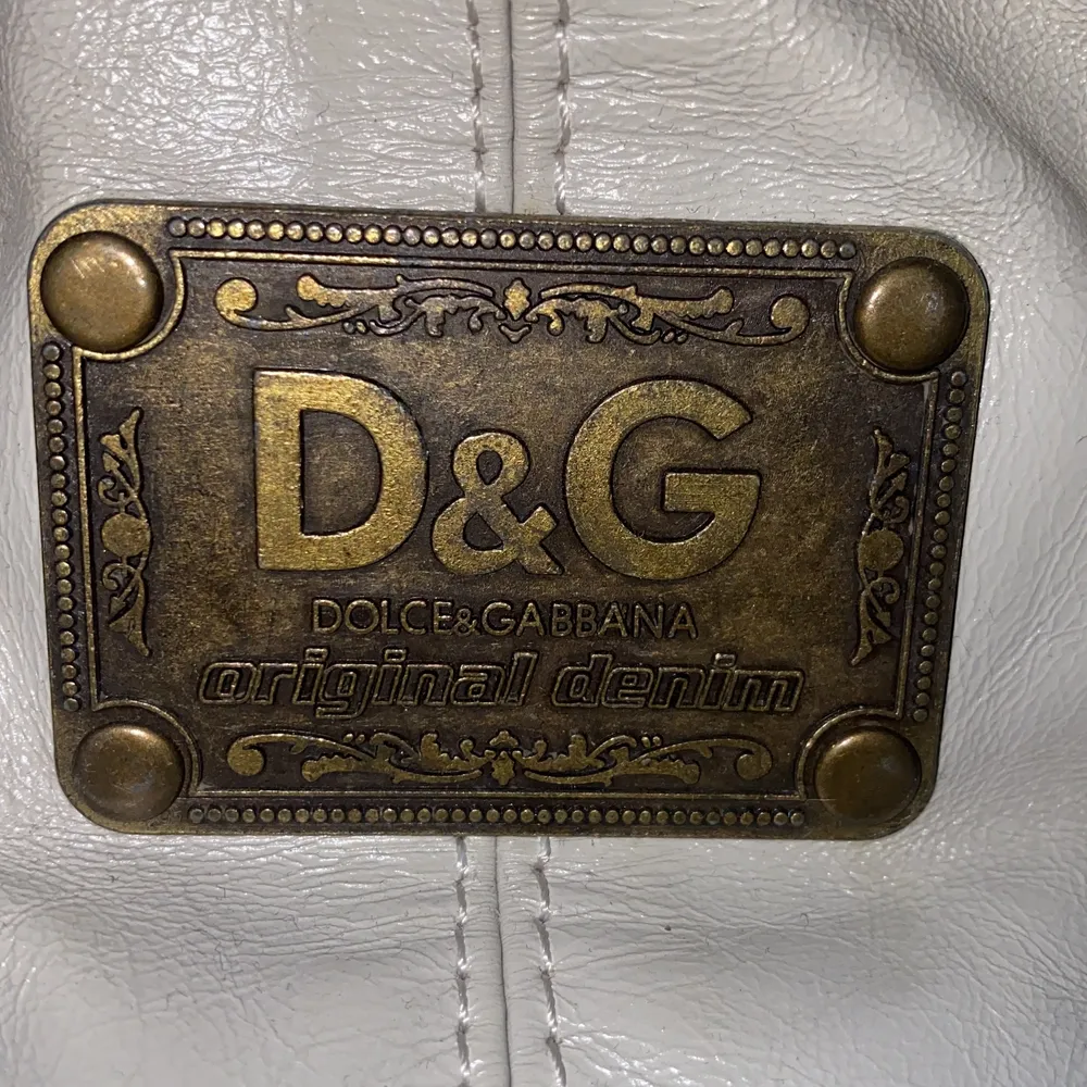 Äkta Vintage D&G väska. Använd men inte några skador. Säljer för 400 + frakt . Väskor.