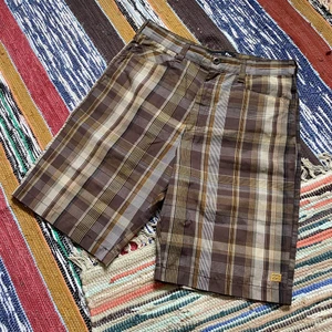 Vintage Billabong shorts - Fett snygga vintage baggy shorts från Billabong. I jättefint skick. Var tyvärr för stora för mig därav säljes || Mått: waist 42 cm, inseam 29 cm, leg opening 30 cm, front rise 36 cm, thigh 34 cm || Frakr sker via PostNord spårbart 57 kr 📦