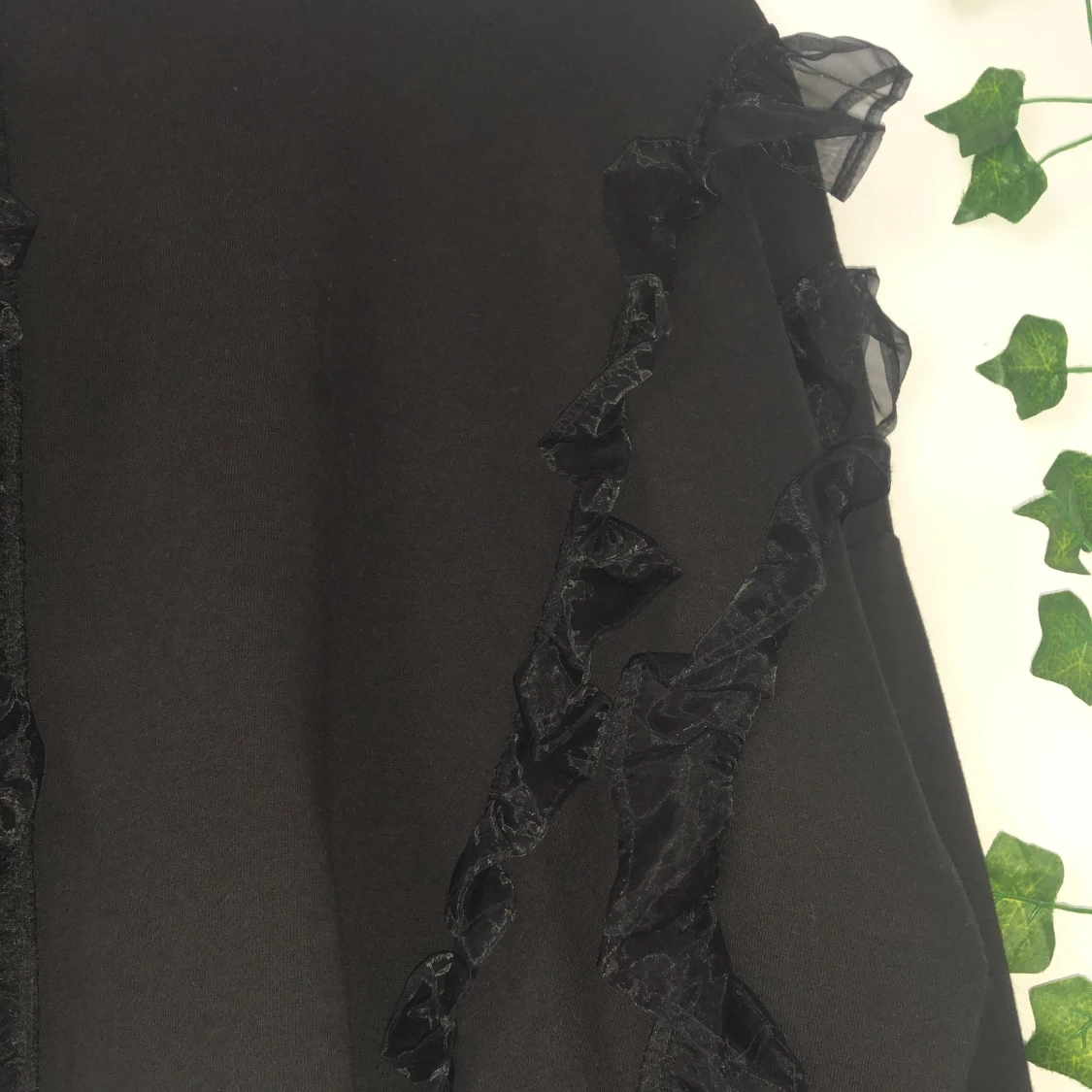 Svart volang tröja - 90