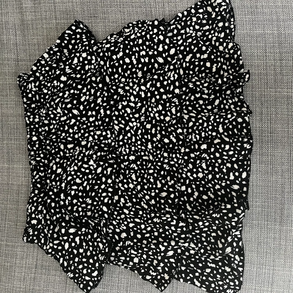 Svart prickig kjol - 91