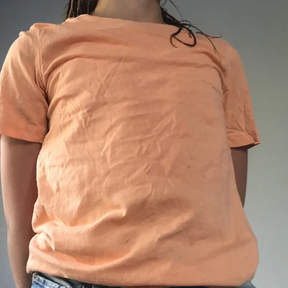 Jag säljer min dotters tröja för hon vill inte ha den😅. T-shirts.